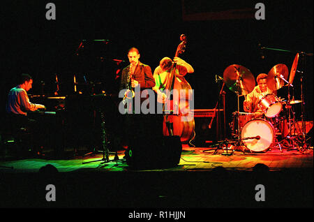 Al Foster (geboren am 18. Januar 1943 in Richmond, Virginia, USA) ist ein US-amerikanischer Jazz-Schlagzeuger. Von 1972 bis 1985, Mitglied der Miles Davis band. Stockfoto