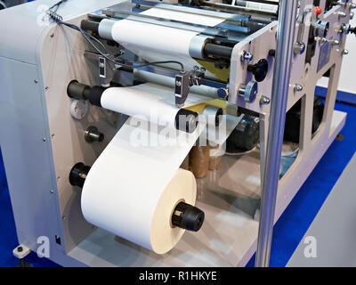 Rotary die Cutting Machine mit Schlitzen Blade System. Stockfoto