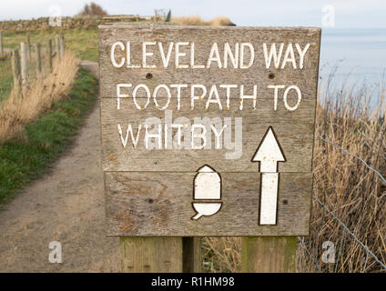 Cleveland Weg Wanderweg Zeichen südöstlich von Whitby, North Yorkshire, England, Großbritannien Stockfoto