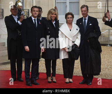 November 11, 2018 - Paris, Frankreich: der französische Präsident Emmanuel Längestrich (L), seine Frau Brigitte Längestrich pose mit Großherzog Henri von Luxemburg (R) und seiner Frau Maria Teresa Mestre (2 ndR) im Elysee-palast der Armistice Day Gedenken zu verbinden. Plus de 60 Chefs d'Etat et de gouvernement et dirigeants de Grandes Institutionen internationales ont fait le deplacement ein Paris assister à la Gedenken du centieme Anniversaire de l'Armistice du 11 Novembre 1918 gießen. *** Frankreich/KEINE VERKÄUFE IN DEN FRANZÖSISCHEN MEDIEN *** Stockfoto