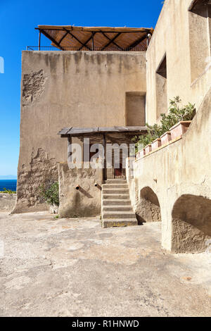 Spur von einem Haus in das Castello Aragonese Ischia, Forio, Golf von Neapel, Kampanien, Italien Stockfoto