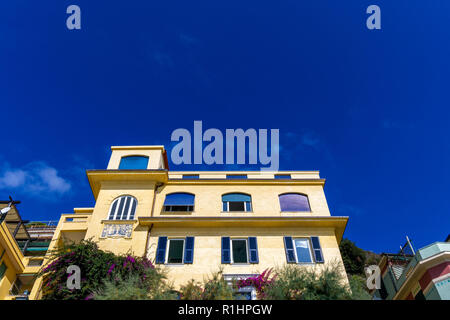 Buntes Haus in der Nähe in Monterosso al Mare Italien Stockfoto