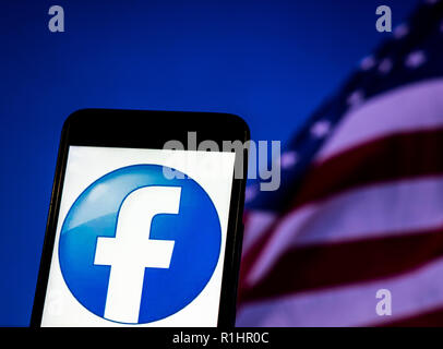 Facebook Logo auf dem Smartphone angezeigt. Stockfoto