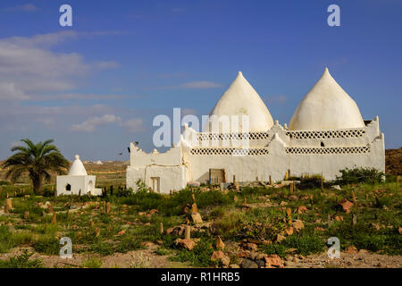 Die Außenseite des Grab von Bin Ali, Prophet des Islamoutside Mirbat, Oman. Stockfoto