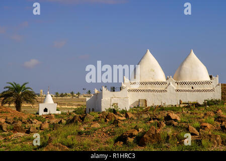 Die Außenseite des Grab von Bin Ali, Prophet des Islamoutside Mirbat, Oman. Stockfoto