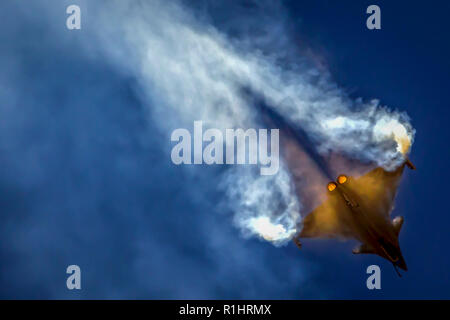 Dassault Rafale ist ein französischer Twin-engine, Canard delta wing, multirole Fighter Aircraft entworfen und von Dassault Aviation gebaut. Mit einem breiten r ausgestattet Stockfoto