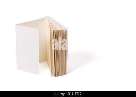 Eine geöffnete Abdeckung Notebook oder Magazin. Mockup von rechteckigen Buch. Spiegeln von Recyclingpapier. Eine Menge Seiten vor. Stockfoto