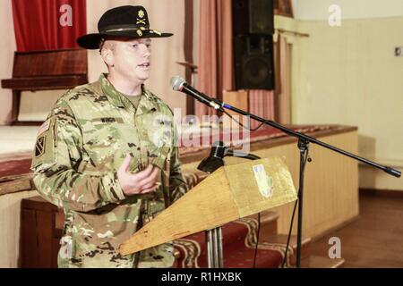 Maj. Wes Wingo spricht mit dem Auditorium von kadetten auf die Bedeutung der Selbstdisziplin. Stockfoto