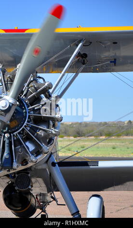 Die Ghost Ship, einem restaurierten WWII ära Stearman Doppeldecker bei einer Flugschau in Arizona Stockfoto