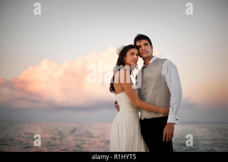 Portrait eines glücklichen frisch vermählte Paar. Stockfoto