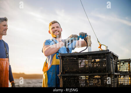 Vater und Sohn, die Fischerei. Stockfoto