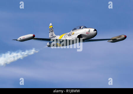 Greg Colyer Piloten seine Canadair CT-133 Shooting Star während der 2018 San Francisco Fleet Week Air Show. Die canadair CT-133 Shooting Star war entwickeln Stockfoto