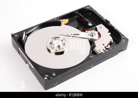 Festplatte (HDD) isoliert auf Weiss. Stockfoto