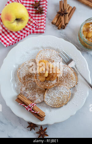 Apfel Zimt Pfannkuchen Stockfoto