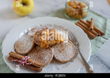 Apfel Zimt Pfannkuchen Stockfoto