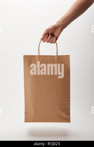 Zugeschnittenes Bild der Frau mit Paper Bag mit der Verpflegung auf Weiß Stockfoto