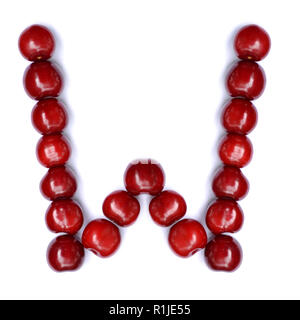 Buchstabe M gemacht mit Kirschen einen Buchstaben des Alphabets zu bilden. Berry Buchstaben auf weißem Hintergrund. Stockfoto
