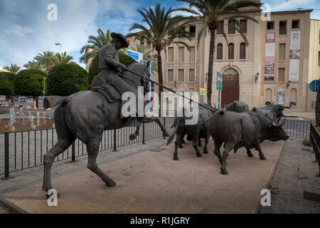 Matador und Stiere Statue in Alicante Stockfoto