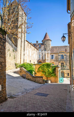Belves, die Stadt der Sieben Türme Stockfoto