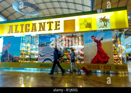 Alicante Spanien, Flughafenhalle Stockfoto