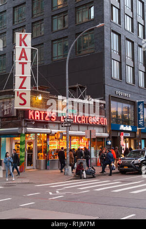 Katz's Deli, ein Feinkostgeschäft Diner auf der Lower East Side, Manhattan, New York City, N.Y, Vereinigten Staaten von Amerika. U.S.A Stockfoto