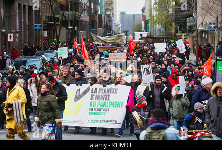Montreal, Kanada, 10. November 2018. Montrealers teilnehmenden in einem Klima März für die Umwelt. Credit: Mario Beauregard/ALamy leben Nachrichten Stockfoto