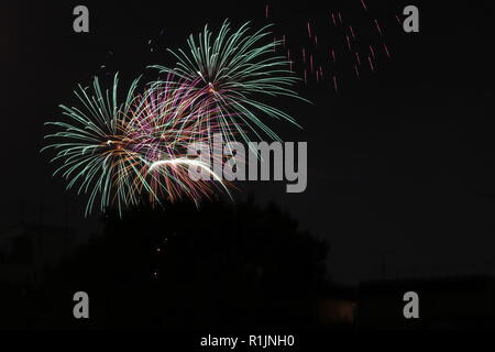Feuerwerk während einer Fireworks Festival, Tokio, Japan explodiert Stockfoto