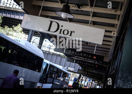 Sydney, New South Wales, Australien. 16 Okt, 2018. Modelabel Dior Logo in Sydney, Australien gesehen. Credit: Hendrik Osula/SOPA Images/ZUMA Draht/Alamy leben Nachrichten Stockfoto