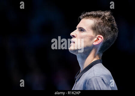 O2-Arena in London, England, Großbritannien, 13. November 2018. Dominic Thiem von Österreich während der Männer singles Match des 2018 Nitto ATP-Finale gegen Roger Federer von der Schweiz Quelle: LBA/Alamy leben Nachrichten Stockfoto