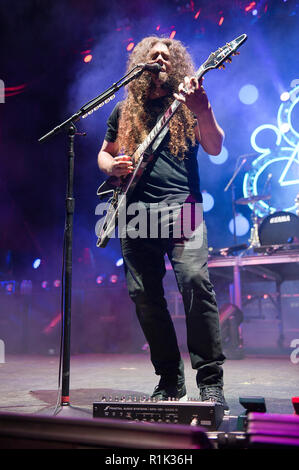 Juli 13, 2018 - Raleigh, North Carolina; USA - Musiker CLAUDIO SANCHEZ der Band COHEED und CAMBRIA führt leben, wie ihre Tour 2018 macht Halt an der Red Hat im Amphitheater von Raleigh entfernt. Copyright 2018 Jason Moore. Credit: Jason Moore/ZUMA Draht/Alamy leben Nachrichten Stockfoto