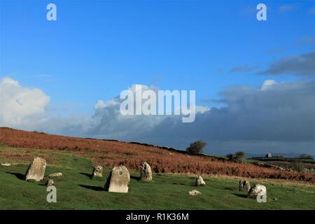 Ulverston Cumbria GROSSBRITANNIEN. 13. November 2018. UK Wetter. Sonnenschein und blauer Himmel von birkrigg Steinkreis in der Nähe von Ulverston Cumbria an der Küste. Kredit c Halle/Alamy Leben Nachrichten. Stockfoto