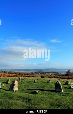 Ulverston Cumbria GROSSBRITANNIEN. 13. November 2018. UK Wetter. Sonnenschein und blauer Himmel von birkrigg Steinkreis in der Nähe von Ulverston Cumbria an der Küste. Kredit c Halle/Alamy Leben Nachrichten. Stockfoto