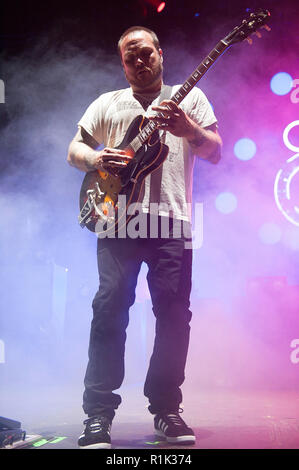 Juli 13, 2018 - Raleigh, North Carolina; USA-Gitarrist TRAVIS STEVER der Band COHEED und CAMBRIA führt leben, wie ihre Tour 2018 macht Halt an der Red Hat im Amphitheater von Raleigh entfernt. Copyright 2018 Jason Moore. Credit: Jason Moore/ZUMA Draht/Alamy leben Nachrichten Stockfoto