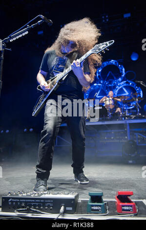 Juli 13, 2018 - Raleigh, North Carolina; USA - Musiker CLAUDIO SANCHEZ der Band COHEED und CAMBRIA führt leben, wie ihre Tour 2018 macht Halt an der Red Hat im Amphitheater von Raleigh entfernt. Copyright 2018 Jason Moore. Credit: Jason Moore/ZUMA Draht/Alamy leben Nachrichten Stockfoto