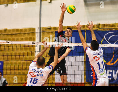 Novi Sad, Serbien, 13. November 2018 CEV Volleyball Champions League dritte Runde der Qualifikationen zwischen NS-Seme Vojvodina (Serbien) und Chaumont VB 52 HM (Frankreich) Foto Nenad Mihajlovic Credit: Nenad Mihajlovic/Alamy leben Nachrichten Stockfoto