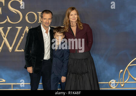 London, 13. Nov 2018. David Heyman (L) und Rose Uniacke (R) besucht die Premiere des Films 'fantastische Tiere: Die Verbrechen von Grindelwald" in Leicester Square am 13. November 2018 England. © Jason Richardson/Alamy leben Nachrichten Stockfoto