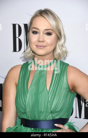 Nashville, TN, USA. 13 Nov, 2018. 13. November 2018 - Nashville, Tennessee - RaeLynn. 2018 BMI Land Auszeichnungen gehalten an BMI Music Row Hauptquartier. Foto: Laura Farr/AdMedia Credit: Laura Farr/AdMedia/ZUMA Draht/Alamy leben Nachrichten Stockfoto