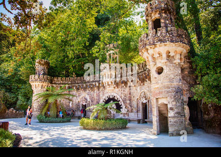 Denkmal des italienischen Architekten Luigi Manini, Gärten der Quinta da Regaleira, Stadt Sintra, Lissabon, Portugal Stockfoto