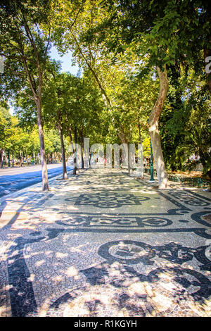 Gegen Gasse der "Avenida da Liberdade", Lissabon, Portugal Stockfoto
