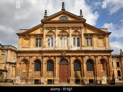 Die Fassade der Sheldonian Theatre, die jetzt für Musik Erwägungsgründe verwendet wird, Vorträge, Konferenzen, und für verschiedene Zeremonien von der Universität stattfinden. O Stockfoto