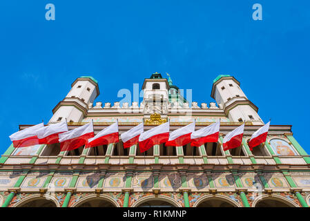 Rathaus Posen, Ansicht der oberen Außenseite des Renaissance Rathaus Gebäude (ratusz) auf dem Marktplatz in der Altstadt von Posen, Polen. Stockfoto