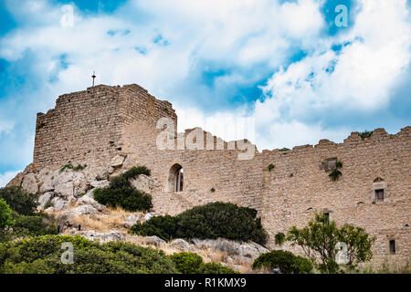 Ruinen einer alten Burg auf dem Berg in Griechenland Stockfoto