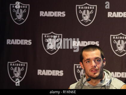 Oakland Raiders Pressekonferenz im Hilton London, Wembley, Großbritannien vor ihren NFL UK Internationale Reihe Spiel vs Seattle Seahawks, Wembley Stadion, London Mit: Derek Carr, Wo: London, Vereinigtes Königreich, wenn: 12 Okt 2018 Credit: WENN.com Stockfoto