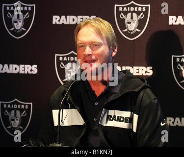 Oakland Raiders Pressekonferenz im Hilton London, Wembley, Großbritannien vor ihren NFL UK Internationale Reihe Spiel vs Seattle Seahawks, Wembley Stadion, London Mit: Jon Gruden Wo: London, Vereinigtes Königreich, wenn: 12 Okt 2018 Credit: WENN.com Stockfoto