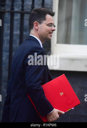 Gehäuse, Gemeinschaften und lokale Regierung Staatssekretär James Brokenshire Blätter Downing Street, London, nach einer Kabinettssitzung. Stockfoto