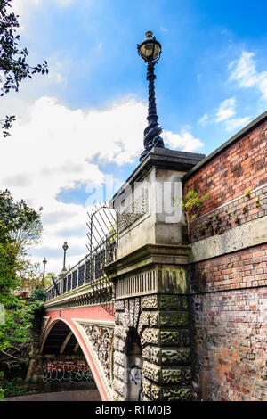 Die berühmten viktorianischen Torbogen Brücke, im Jahr 1897 die frühere John Nash Bridge zu ersetzen, Durchführung Hornsey Lane über Archway Road, London, UK Stockfoto