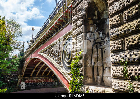 Die berühmten viktorianischen Torbogen Brücke, im Jahr 1897 die frühere John Nash Bridge zu ersetzen, Durchführung Hornsey Lane über Archway Road, London, UK Stockfoto