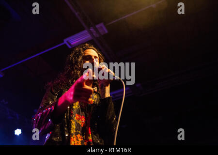 Turbowolf (Sänger Chris Georgiadis) - 4 Nov 2018 - Newcastle Northumbria Institut - Live Konzert Fotografie Stockfoto