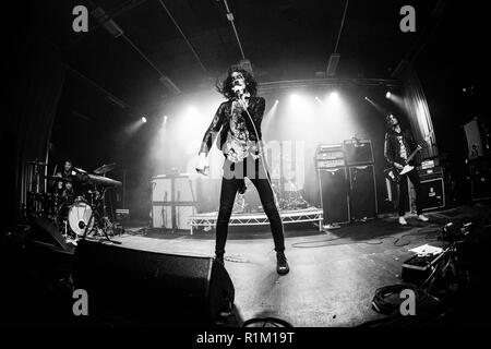 Turbowolf (Sänger Chris Georgiadis) - 4 Nov 2018 - Newcastle Northumbria Institut - Live Konzert Fotografie Stockfoto