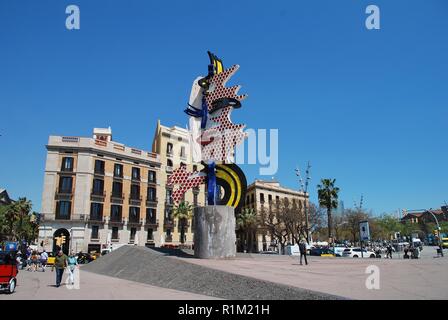 Der Leiter der Barcelona Skulptur am Port Vell, Barcelona, Spanien am 17. April 2018. Es wurde vom Künstler Roy Lichtenstein 1992 Für die Olympischen Spiele erstellt Stockfoto